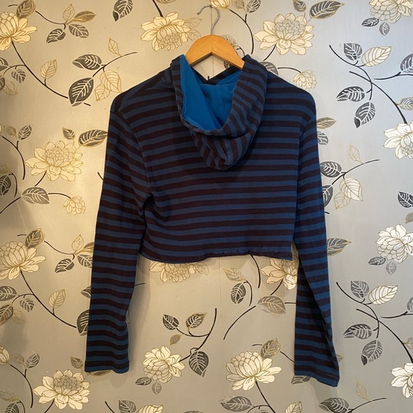 Lacoste Cropped Hoodie - Picture 3 of 6